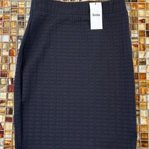NWT Leota Womens Pencil ‘Nessa’ Skirt~Small~Textured Black~Wrinkle Free~$65